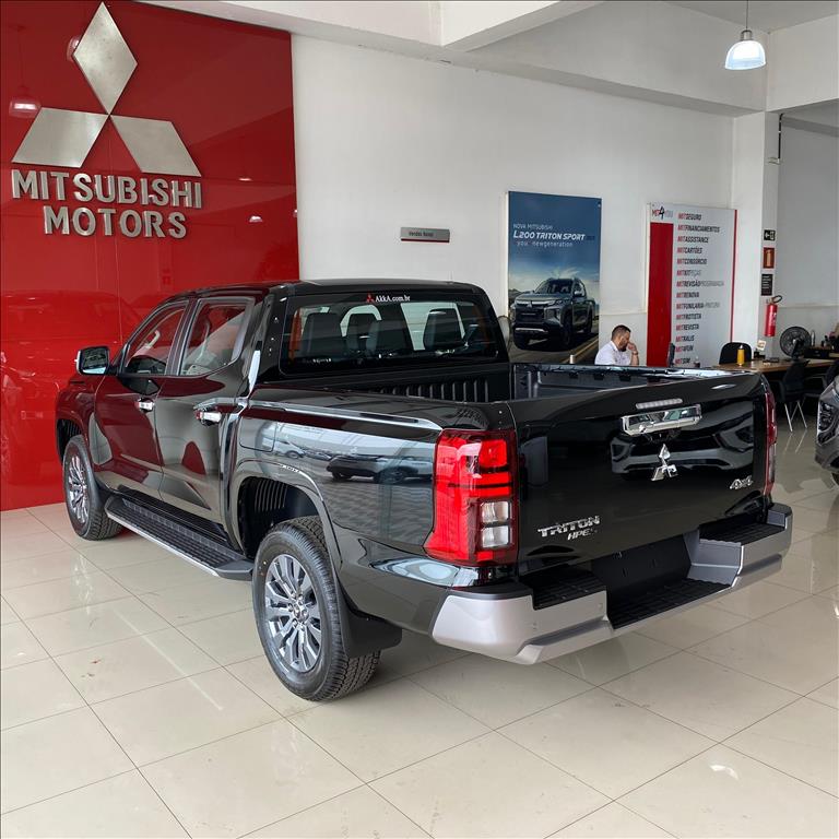 Mitsubishi-TRITON-2.4 BITURBO DIESEL CD HPE-S 4X4 AUTOMÁTICO