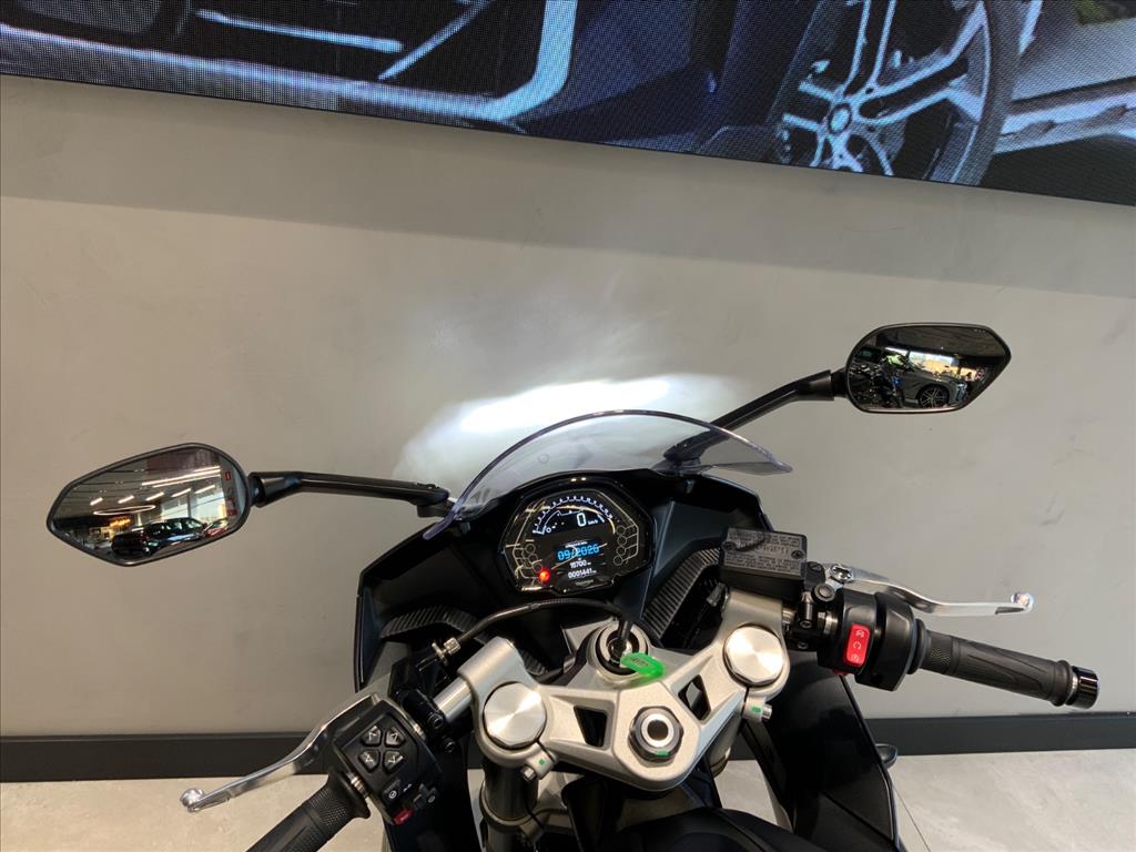 TRIUMPH-DAYTONA-660