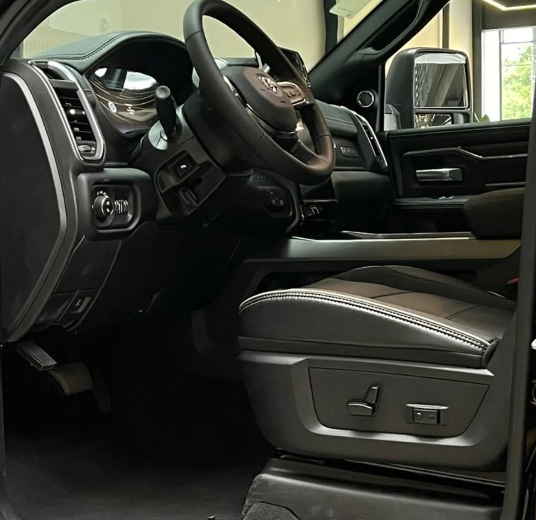 3500 6.7 I6 TURBO DIESEL LARAMIE NIGHT EDITION CD 4X4  AUTOMÁTICO6