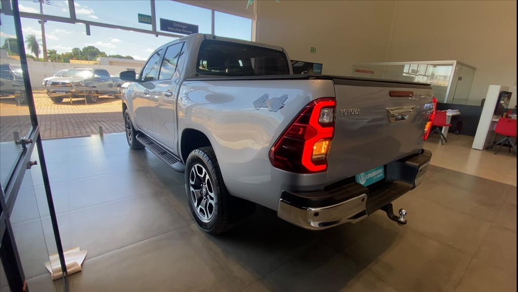 HILUX 2.8 D-4D TURBO DIESEL CD SRV 4X4 AUTOMÁTICO3