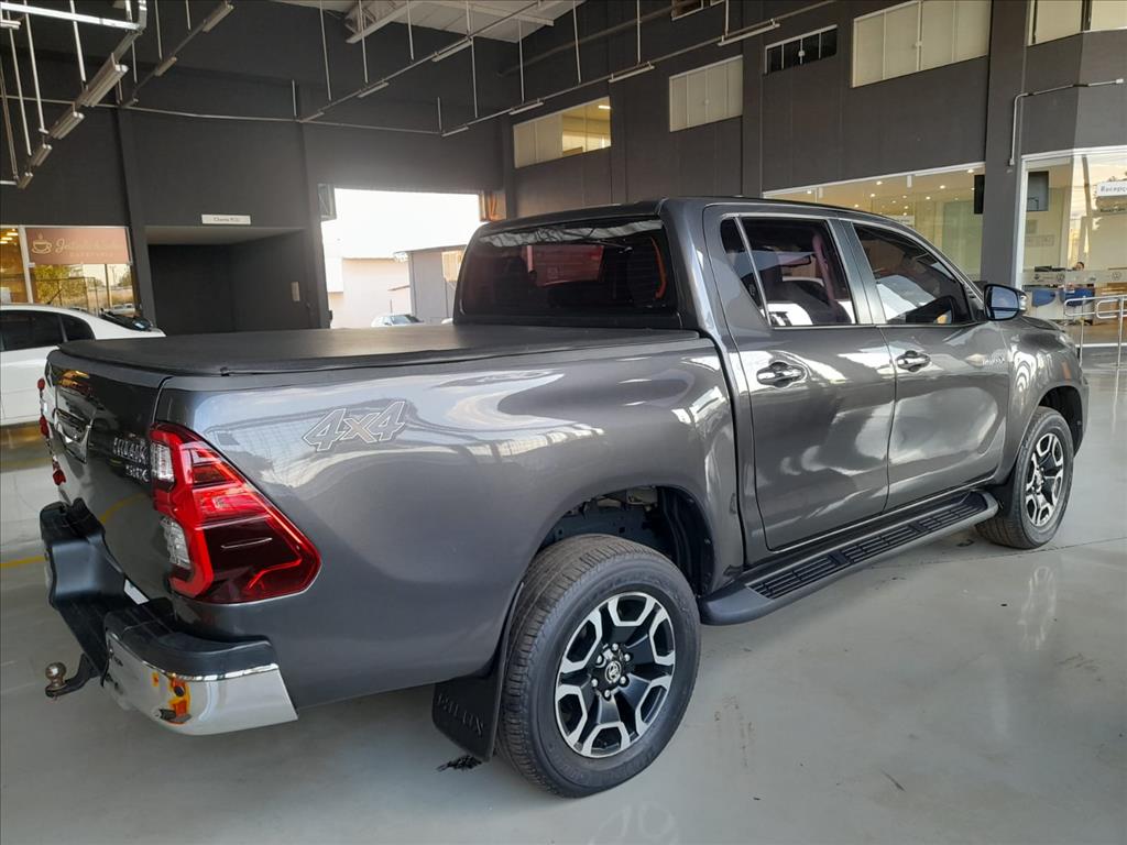 HILUX 2.8 D-4D TURBO DIESEL CD SRX 4X4 AUTOMÁTICO4