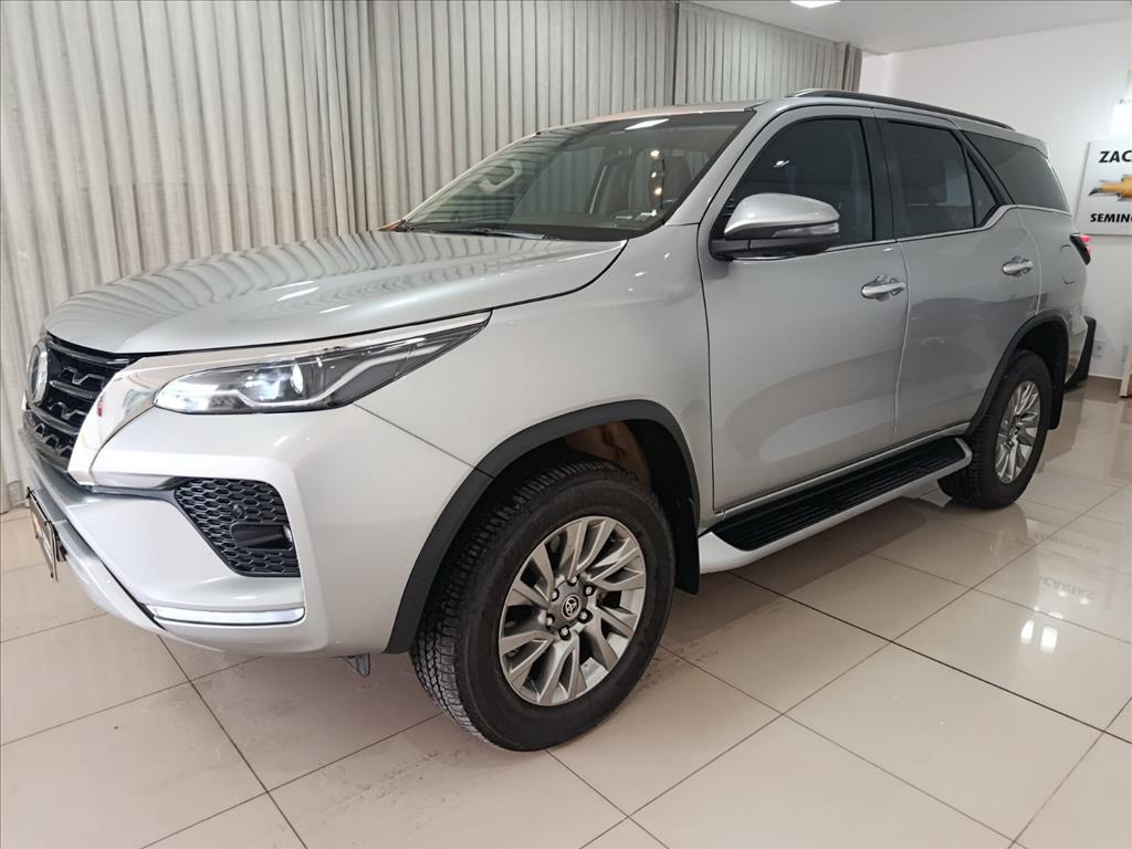 HILUX SW4 2.8 D-4D TURBO DIESEL SRX 7L 4X4 AUTOMÁTICO1