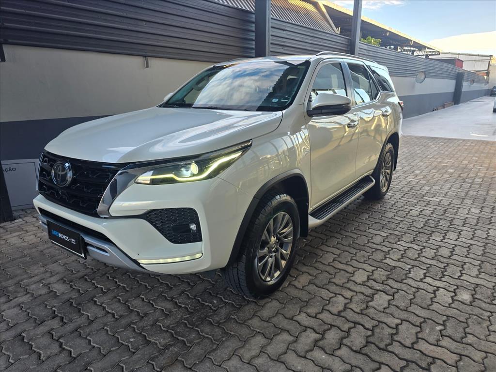HILUX SW4 2.8 D-4D TURBO DIESEL SRX 4X4 AUTOMÁTICO2