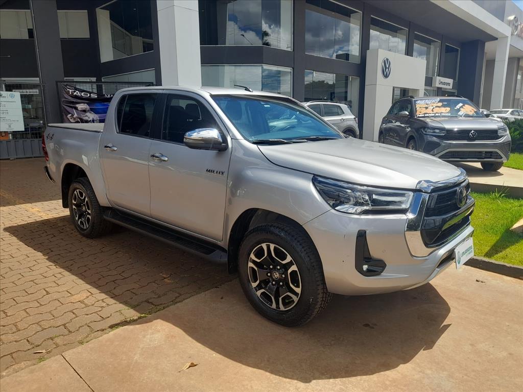 HILUX 2.8 D-4D TURBO DIESEL CD SRX 4X4 AUTOMÁTICO2