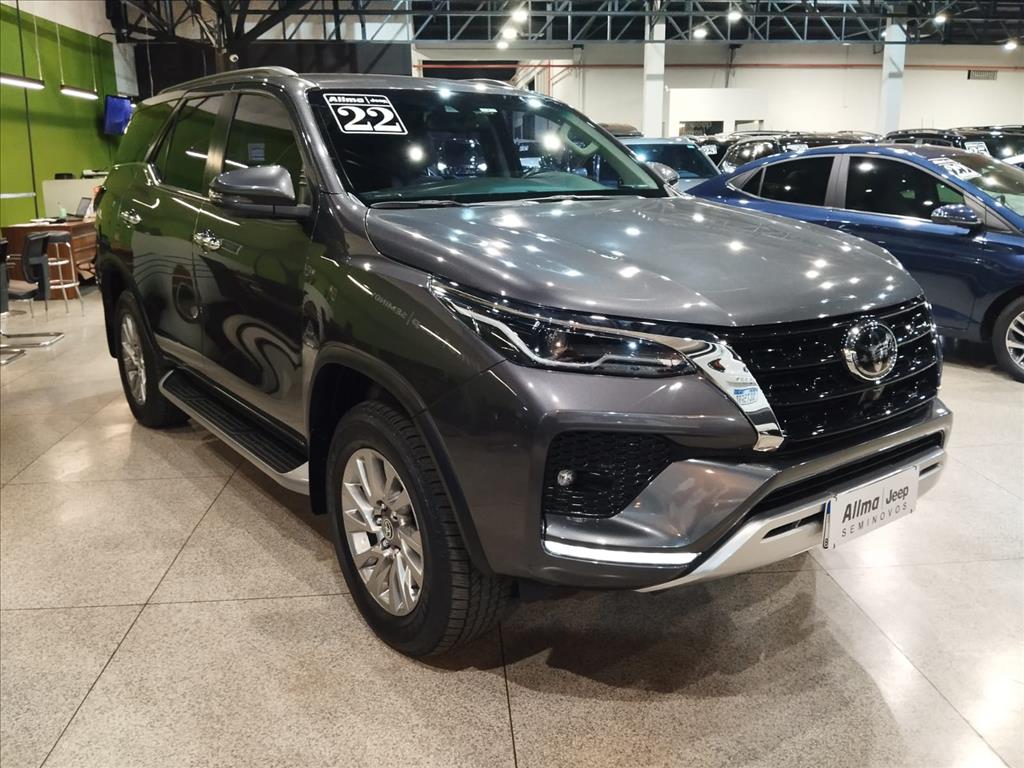 HILUX SW4 2.8 D-4D TURBO DIESEL SRX 7L 4X4 AUTOMÁTICO