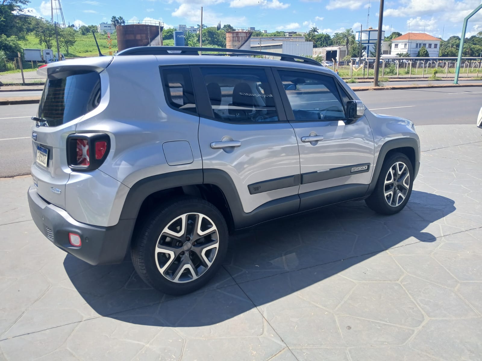 RENEGADE 1.8 16V FLEX LONGITUDE 4P AUTOMÁTICO4