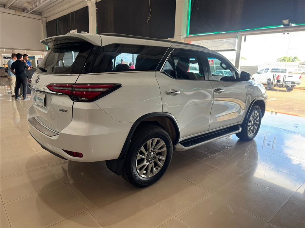 HILUX 2.8 D-4D TURBO DIESEL CD SRX 4X4 AUTOMÁTICO5