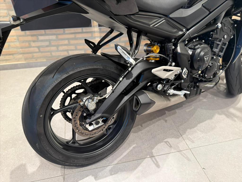 TRIUMPH-STREET-TRIPLE RS ABS