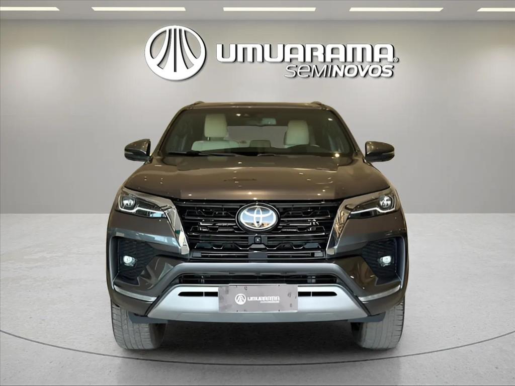HILUX SW4 2.8 D-4D TURBO DIESEL SRX 7L 4X4 AUTOMÁTICO0