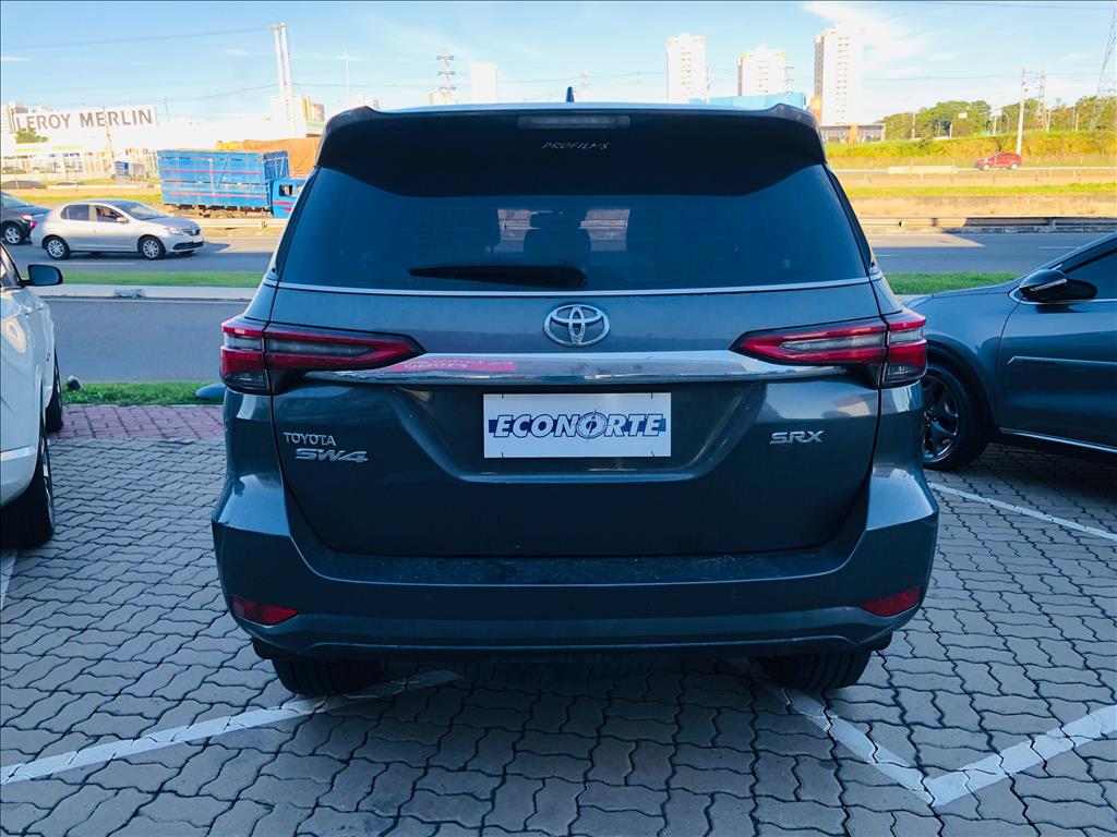 HILUX SW4 2.8 D-4D TURBO DIESEL SRX 4X4 AUTOMÁTICO4