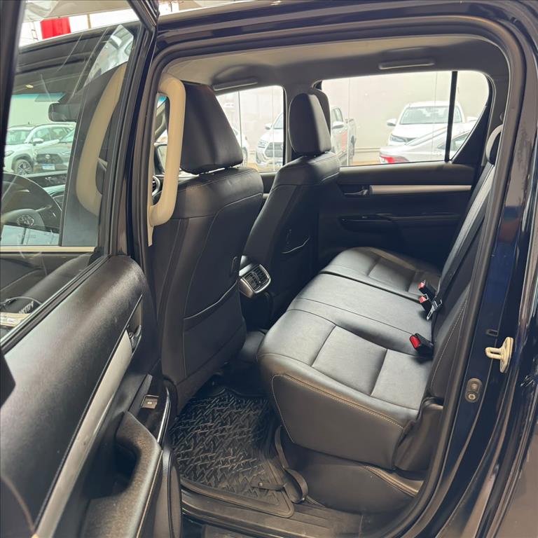 HILUX 2.8 D-4D TURBO DIESEL CD SRV 4X4 AUTOMÁTICO11