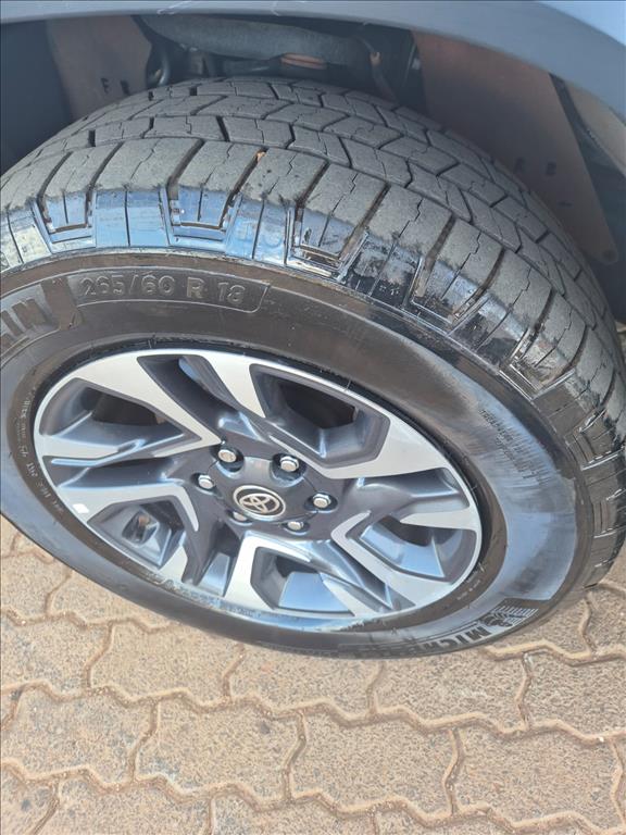HILUX SW4 2.8 D-4D TURBO DIESEL SRX PLATINUM 7L 4X4 AUTOMÁTICO11