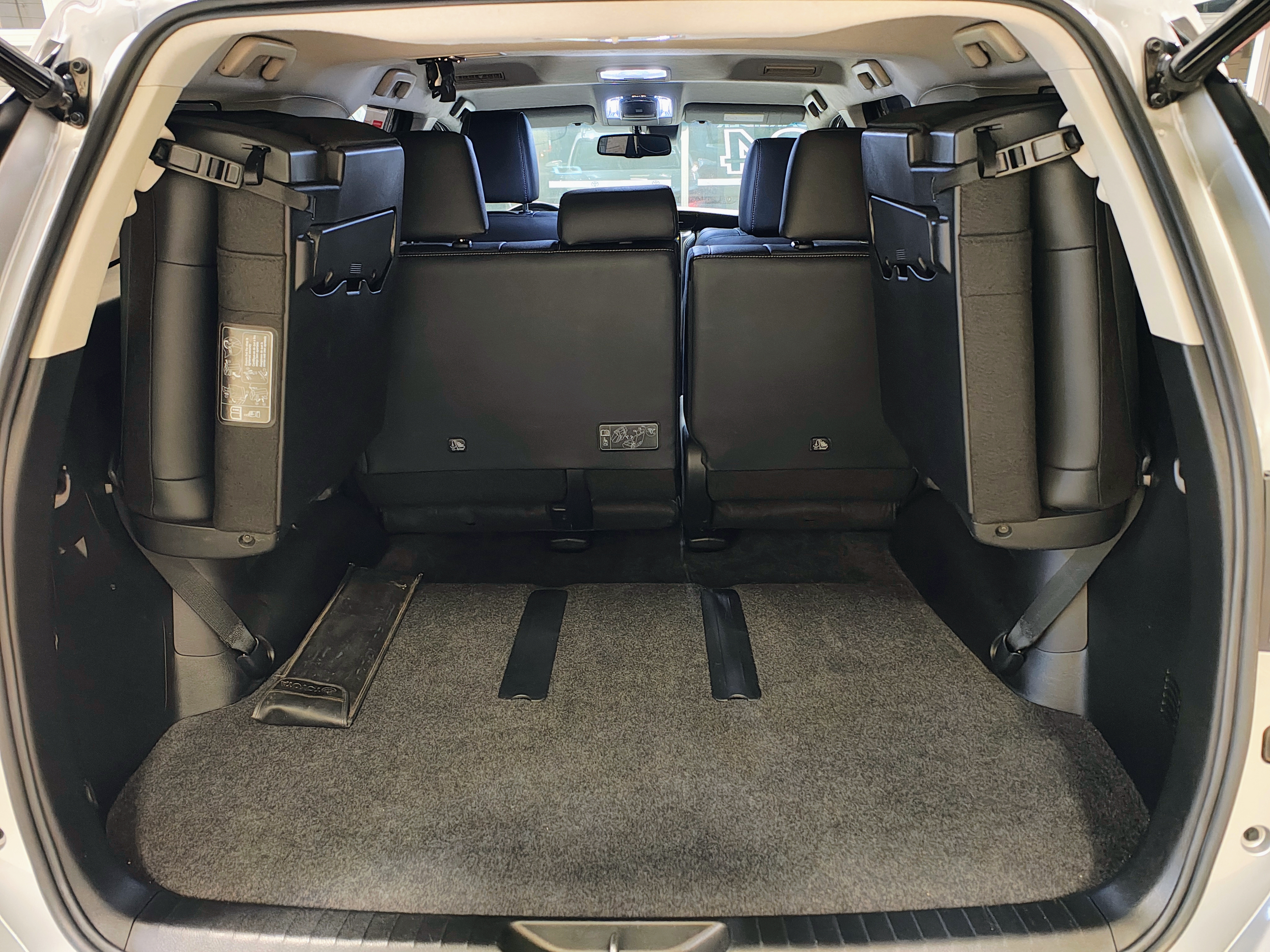HILUX SW4 2.8 D-4D TURBO DIESEL SRX PLATINUM 7L 4X4 AUTOMÁTICO7