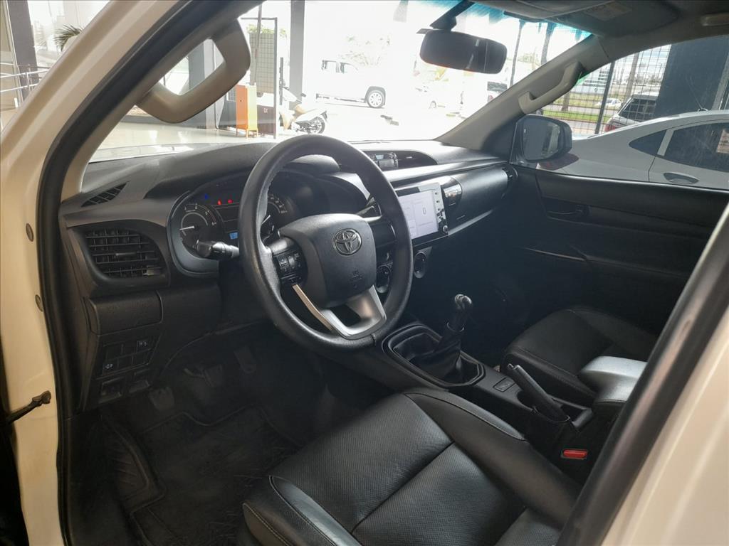 HILUX 2.8 D-4D TURBO DIESEL CD POWER PACK 4X4 MANUAL9