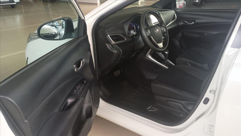 YARIS 1.5 16V FLEX XL PLUS CONNECT MULTIDRIVE9