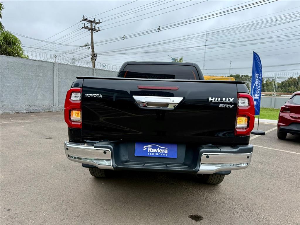 Toyota-HILUX-2.8 D-4D TURBO DIESEL CD SRV 4X4 AUTOMÁTICO