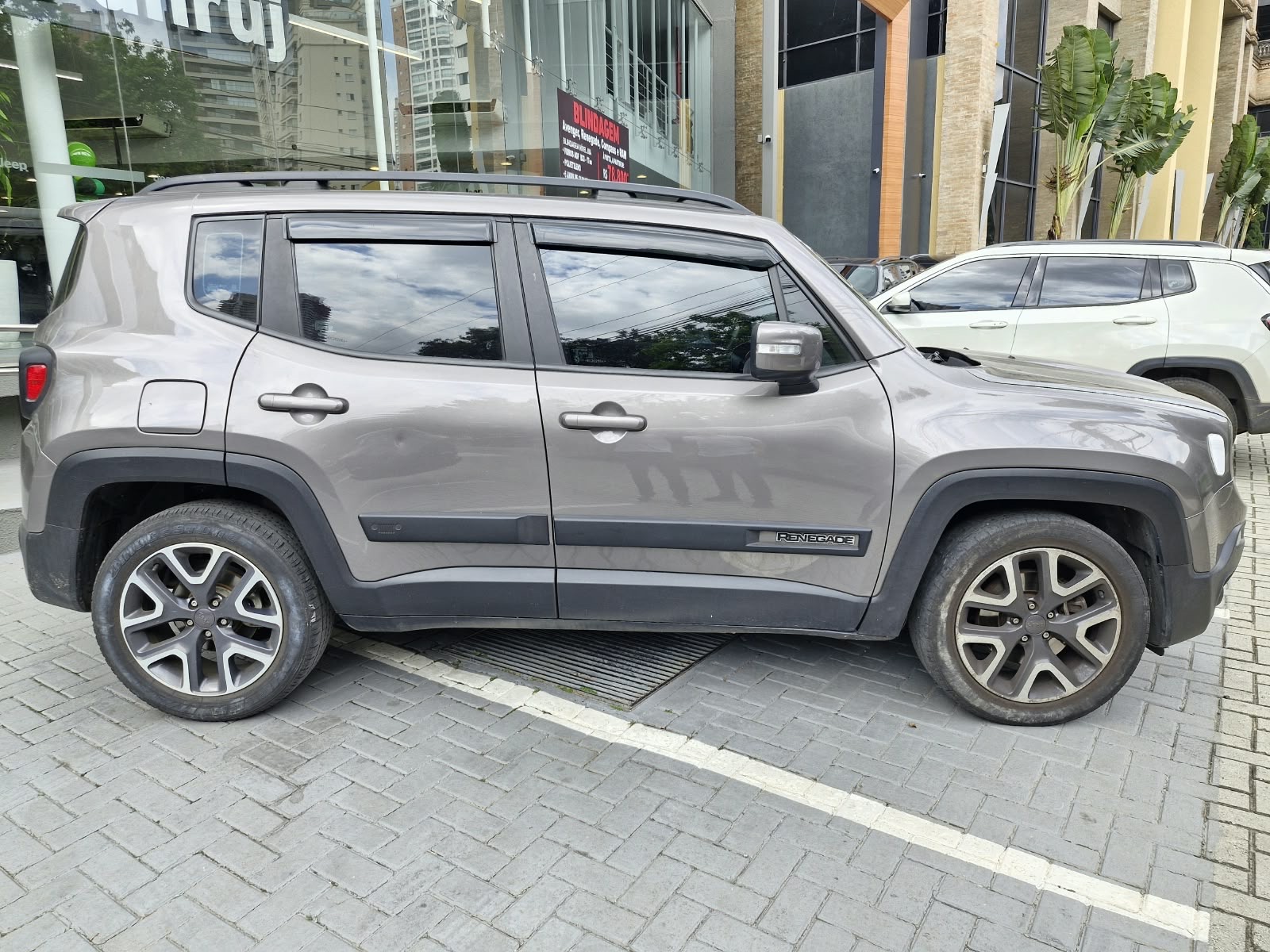 RENEGADE 1.8 16V FLEX LONGITUDE 4P AUTOMÁTICO6