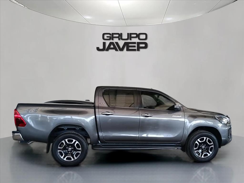 Toyota-HILUX-2.8 D-4D TURBO DIESEL CD SRX 4X4 AUTOMÁTICO