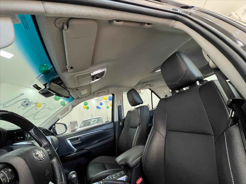 HILUX 2.8 D-4D TURBO DIESEL CD SRX 4X4 AUTOMÁTICO6