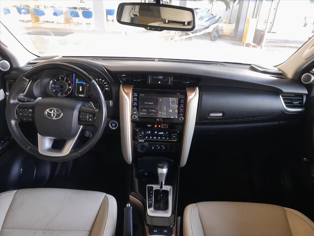 HILUX SW4 2.8 SRX DIAMOND 4X4 7 LUGARES 16V TURBO INTERCOOLER DIESEL 4P AUTOMÁTICO8