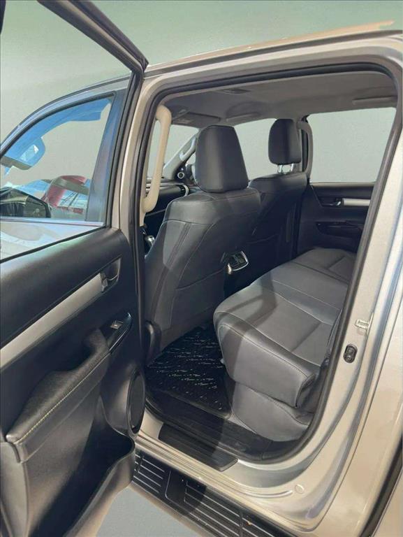 HILUX 2.8 D-4D TURBO DIESEL CD SRX PLUS 4X4 AUTOMÁTICO12