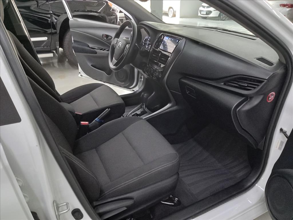 YARIS 1.5 16V FLEX SEDAN XL LIVE MULTIDRIVE10