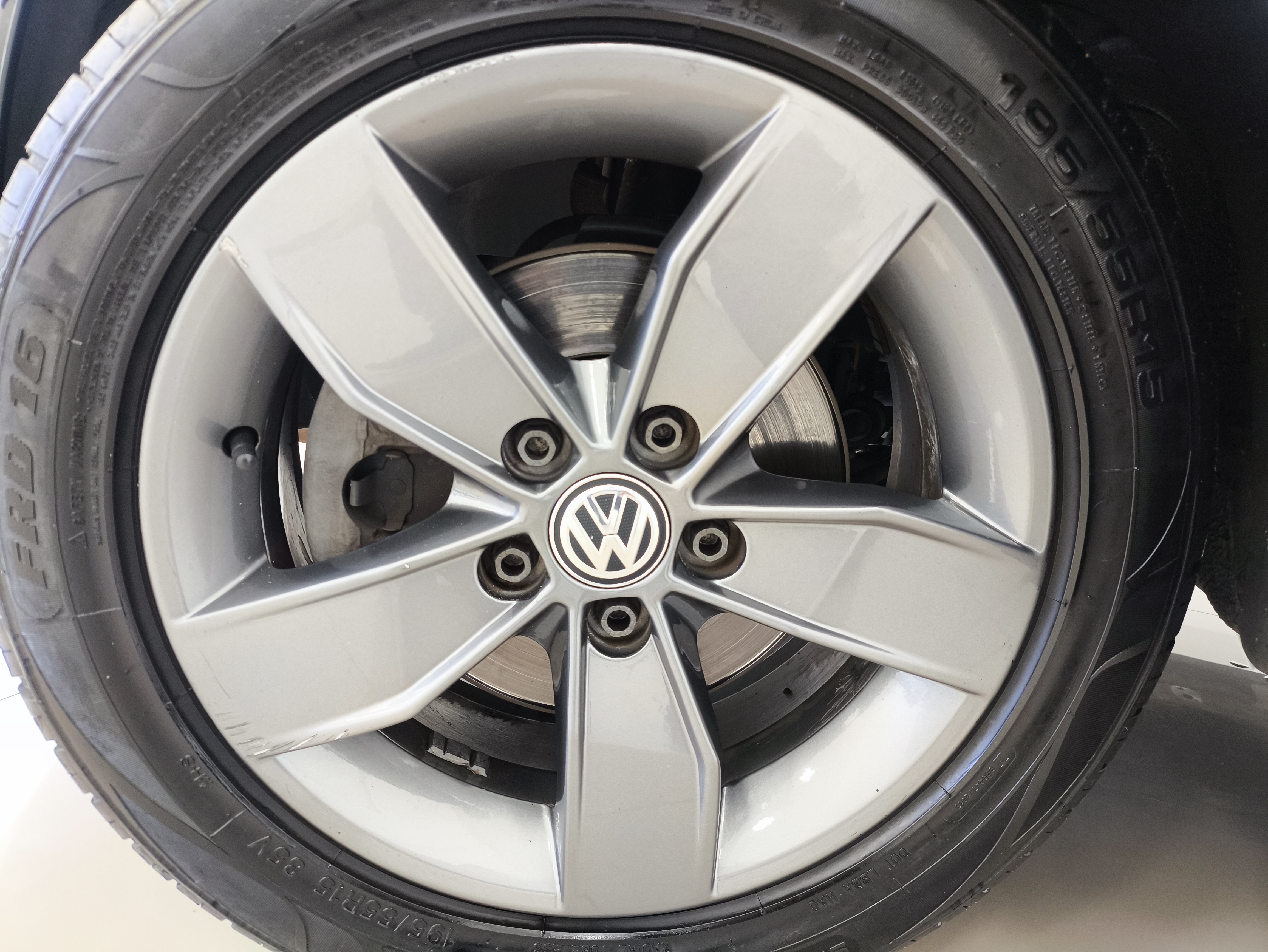 VW - Volkswagen-FOX-1.6 MSI TOTAL FLEX CONNECT 4P MANUAL