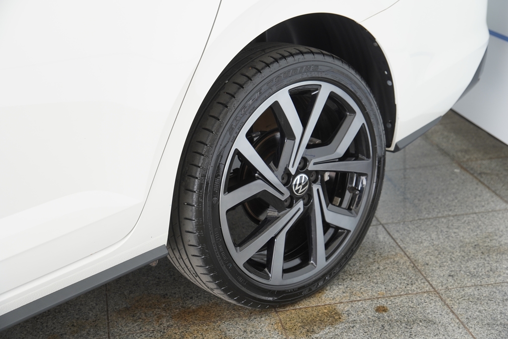 VIRTUS 1.4 250 TSI EXCLUSIVE AUTOMÁTICO4