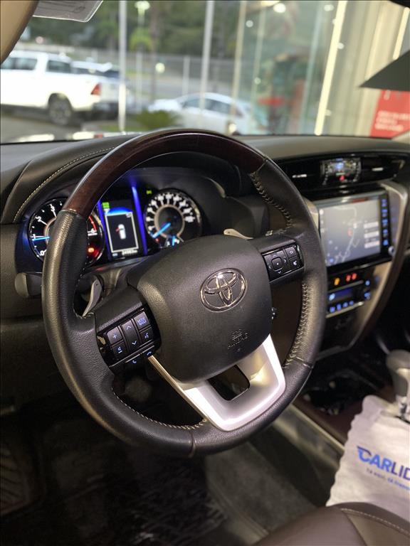 HILUX SW4 2.8 SRX 4X4 7 LUGARES 16V TURBO INTERCOOLER DIESEL 4P AUTOMÁTICO HILUX SW4 2.8 SRX 4X4 7 LUGARES 16V TURBO INTERCOOLER DIESEL 4P AUTOMÁTICO