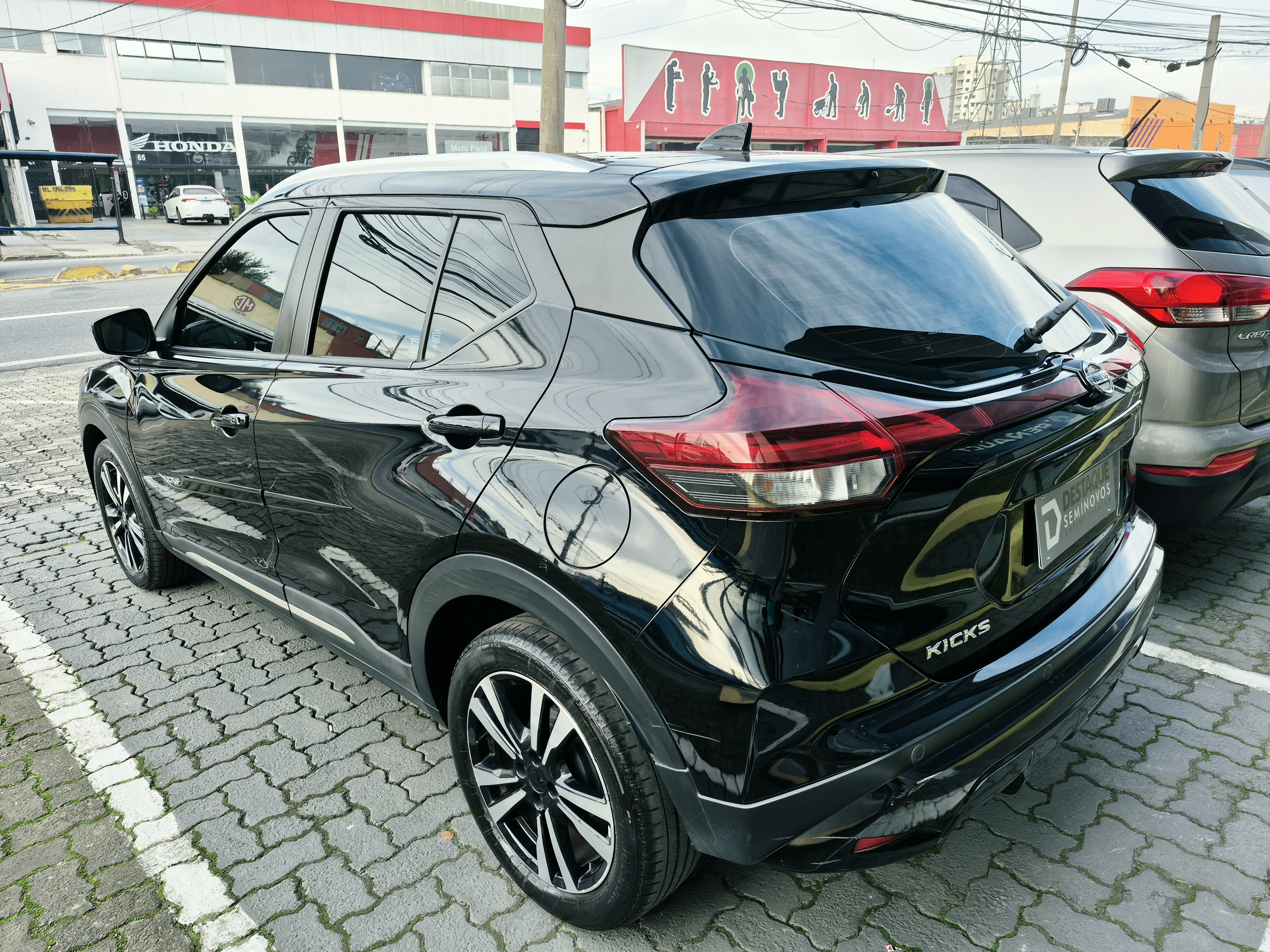 NISSAN KICKS