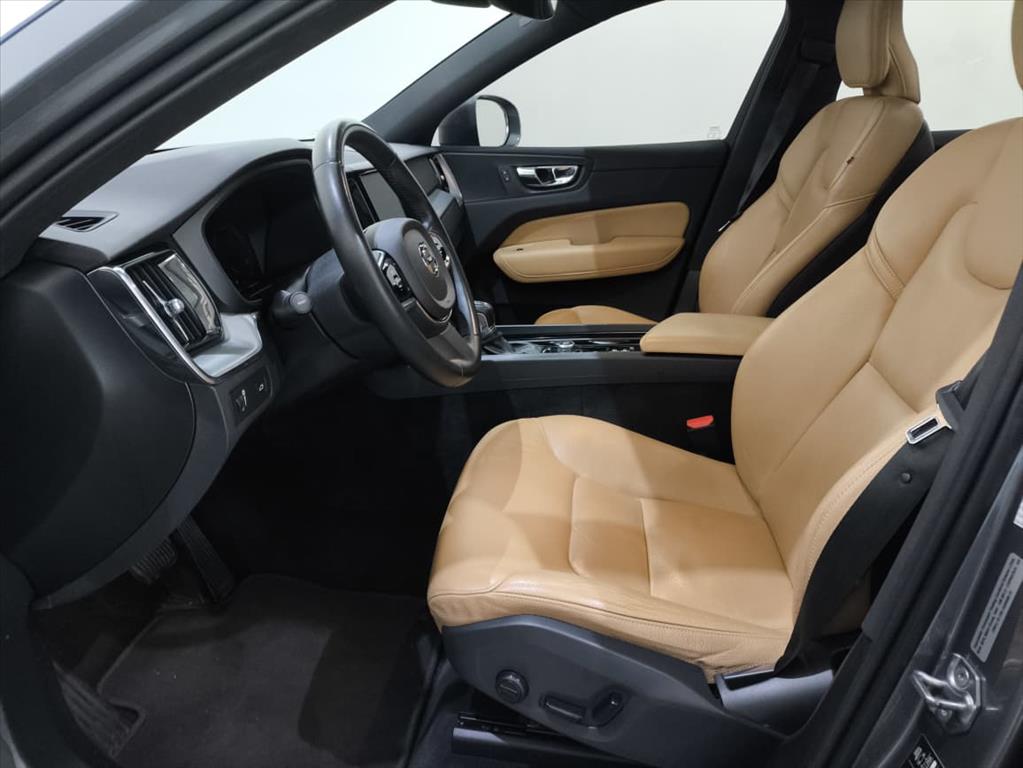 XC60 2.0 D5 DIESEL MOMENTUM AWD GEARTRONIC6