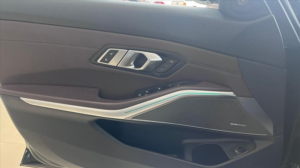 320i 2.0 16V TURBO GASOLINA M SPORT AUTOMÁTICO