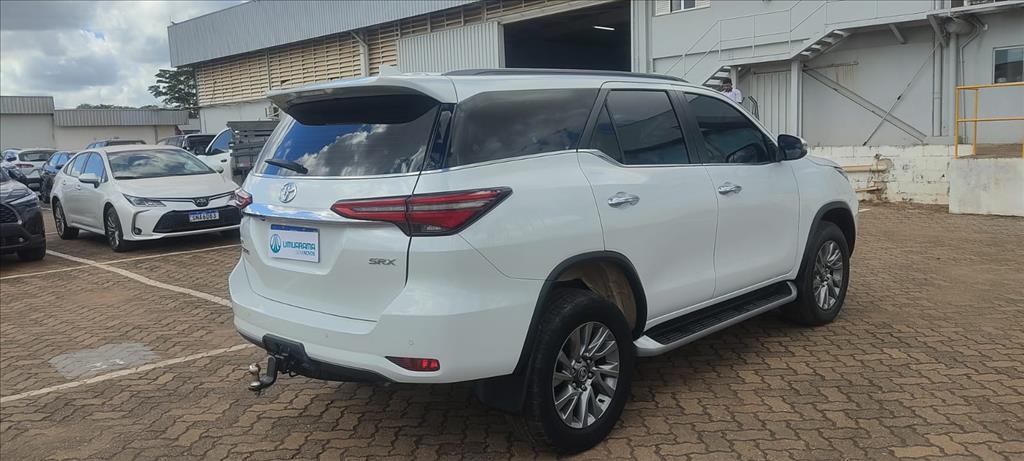 HILUX SW4 2.8 D-4D TURBO DIESEL SRX 4X4 AUTOMÁTICO4