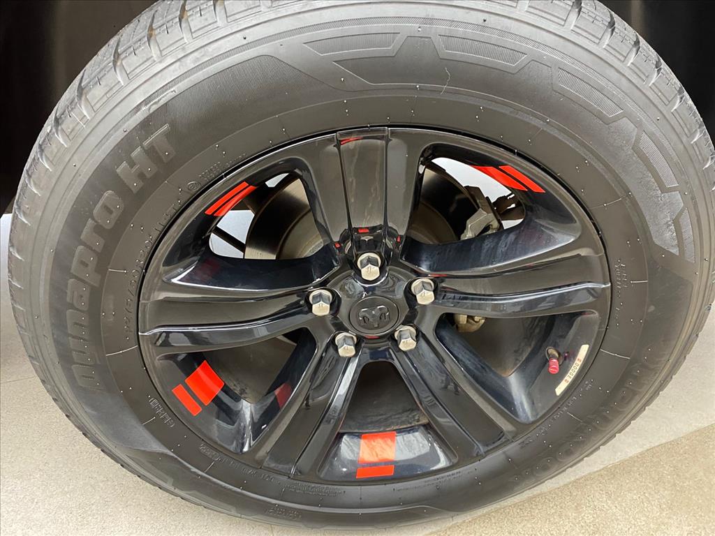 CLASSIC 5.7 V8 GASOLINA LARAMIE NIGHT EDITION CD 4X4 AUTOMÁTICO7