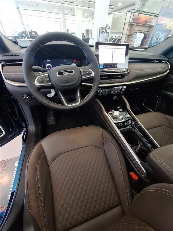 COMMANDER 2.2 TURBO DIESEL OVERLAND AT910