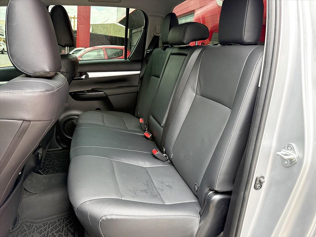 Toyota Hilux - 2.8 D-4D TURBO DIESEL CD SRX 4X4 AUTOMÁTICO