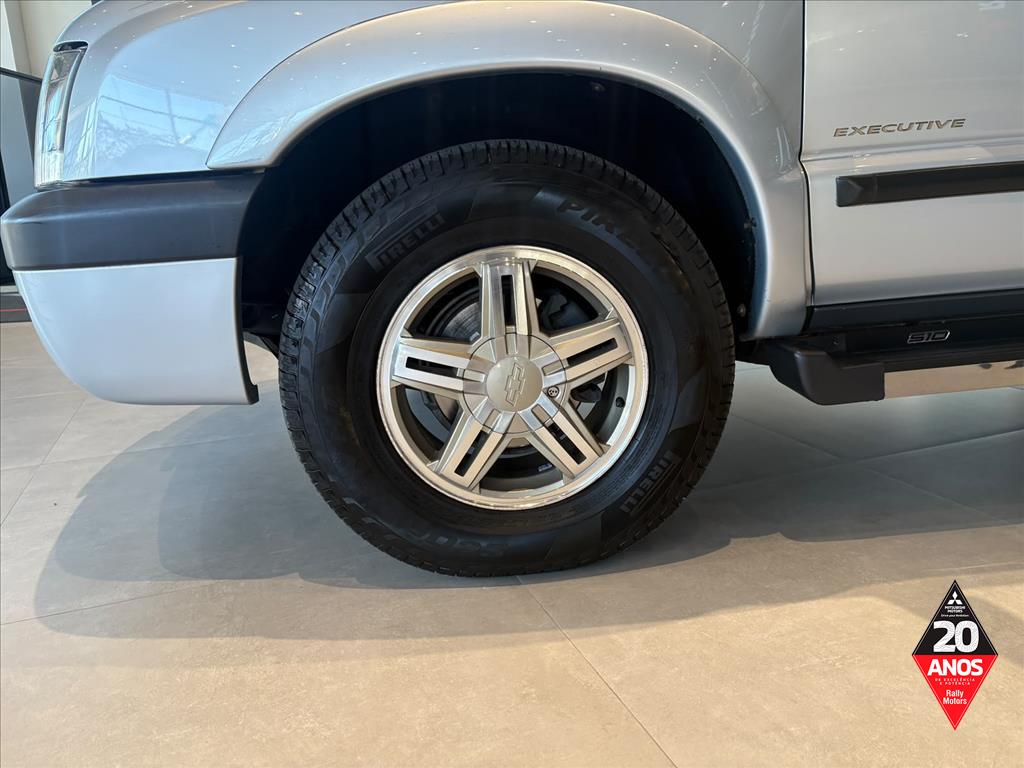 GM - Chevrolet-S10-2.8 EXECUTIVE 4X4 CD 12V TURBO ELECTRONIC INTERCOOLER DIESEL 4P MANUAL