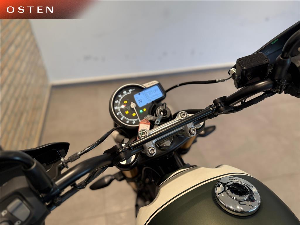 TRIUMPH-SCRAMBLER-400 X