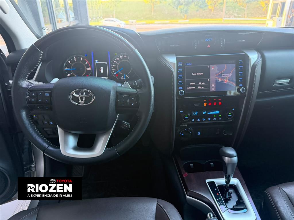 HILUX SW4 2.8 SRX 4X4 7 LUGARES 16V TURBO INTERCOOLER DIESEL 4P AUTOMÁTICO6