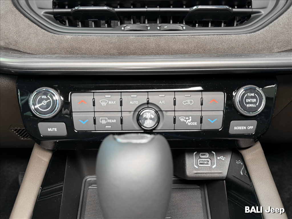 COMMANDER 1.3 T270 TURBO FLEX OVERLAND AT613