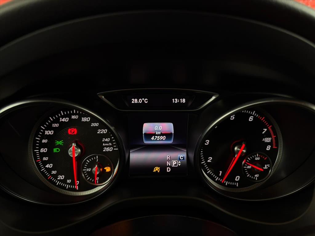 Mercedes-Benz-GLA 200-1.6 CGI FLEX ADVANCE 7G-DCT