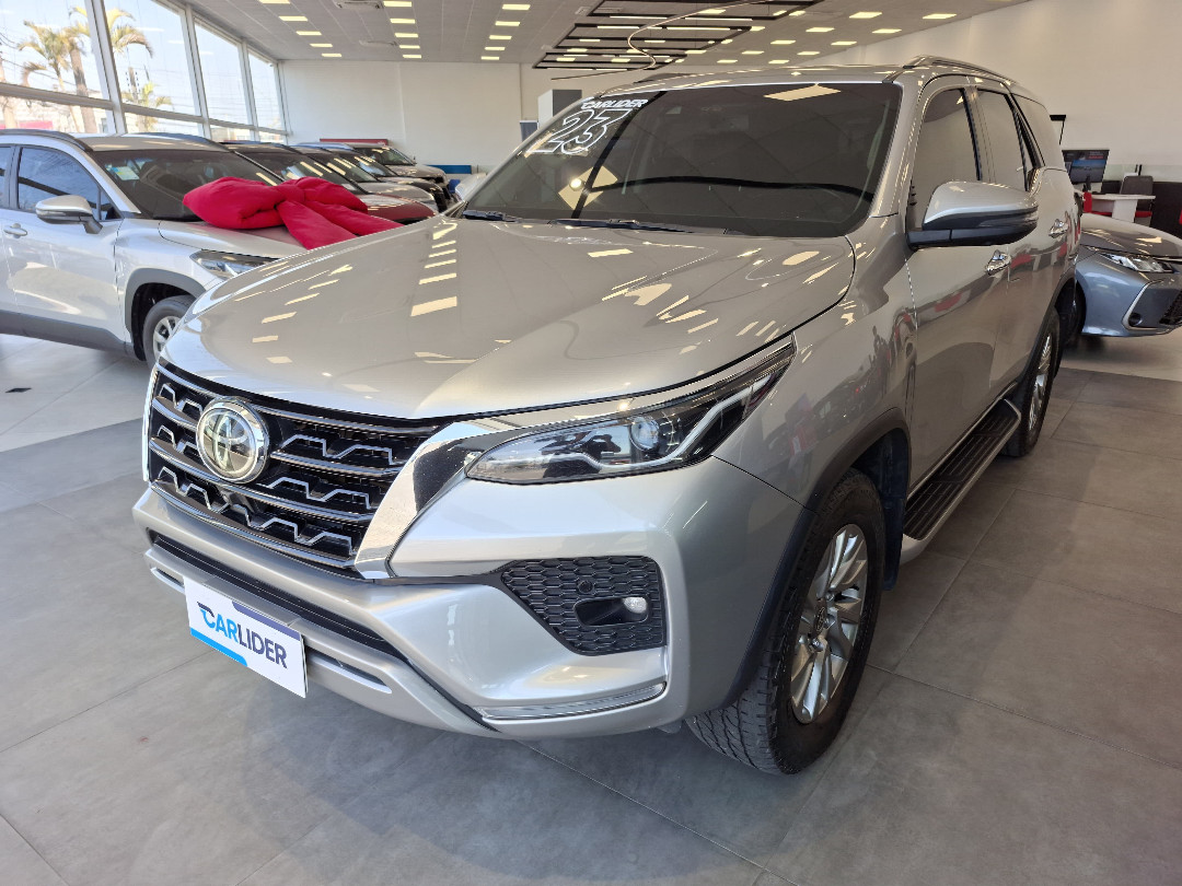 HILUX SW4 2.8 D-4D TURBO DIESEL SRX 4X4 AUTOMÁTICO