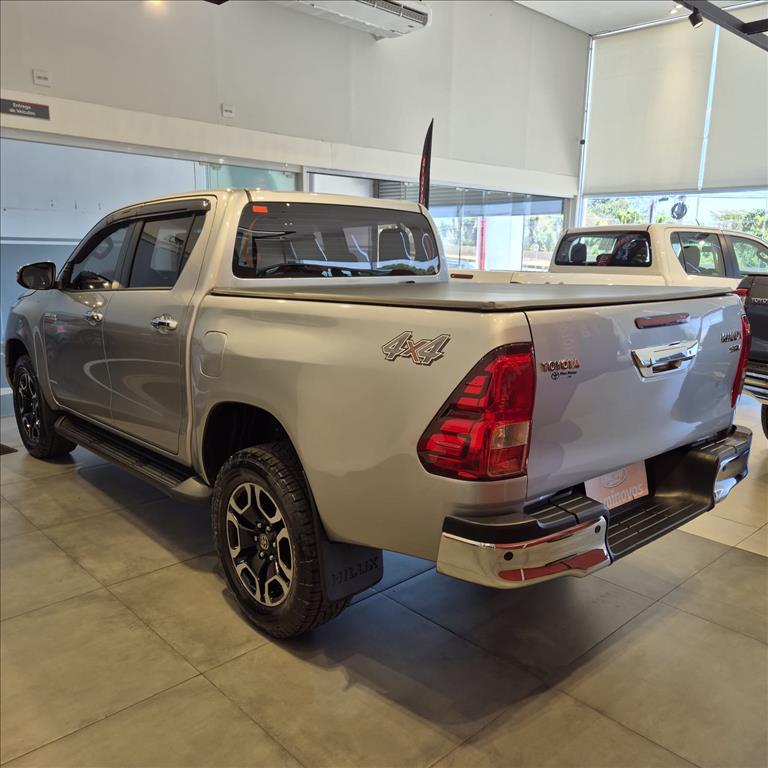 HILUX 2.8 D-4D TURBO DIESEL CD SRV 4X4 AUTOMÁTICO5