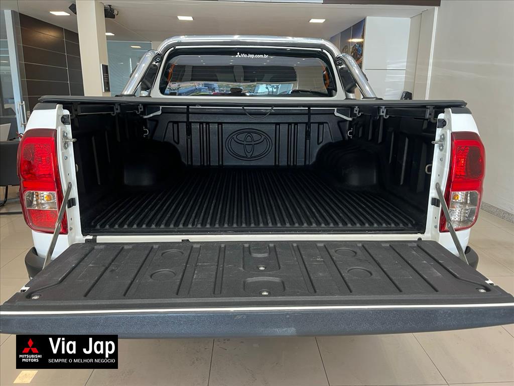 Toyota-HILUX-2.8 D-4D TURBO DIESEL CD SR 4X4 AUTOMÁTICO