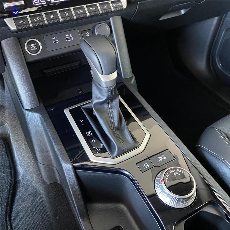 Mitsubishi-TRITON-2.4 BITURBO DIESEL CD HPE-S 4X4 AUTOMÁTICO