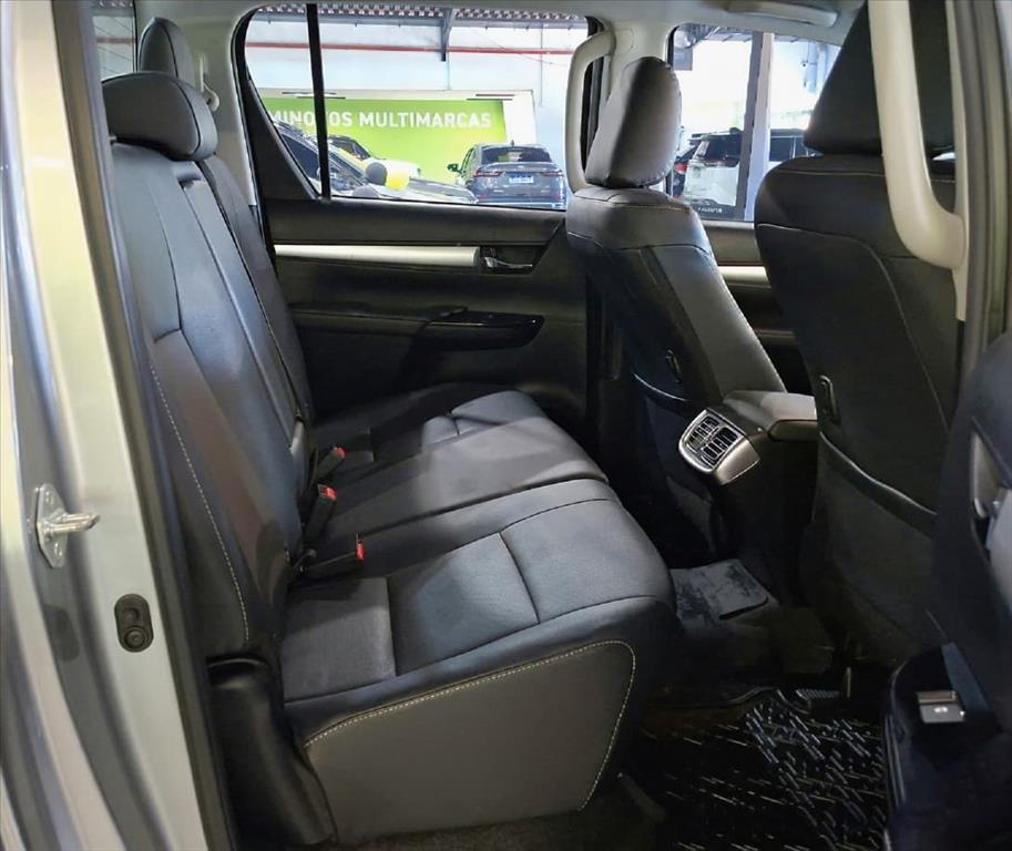 HILUX 2.8 D-4D TURBO DIESEL CD SRX PLUS 4X4 AUTOMÁTICO10