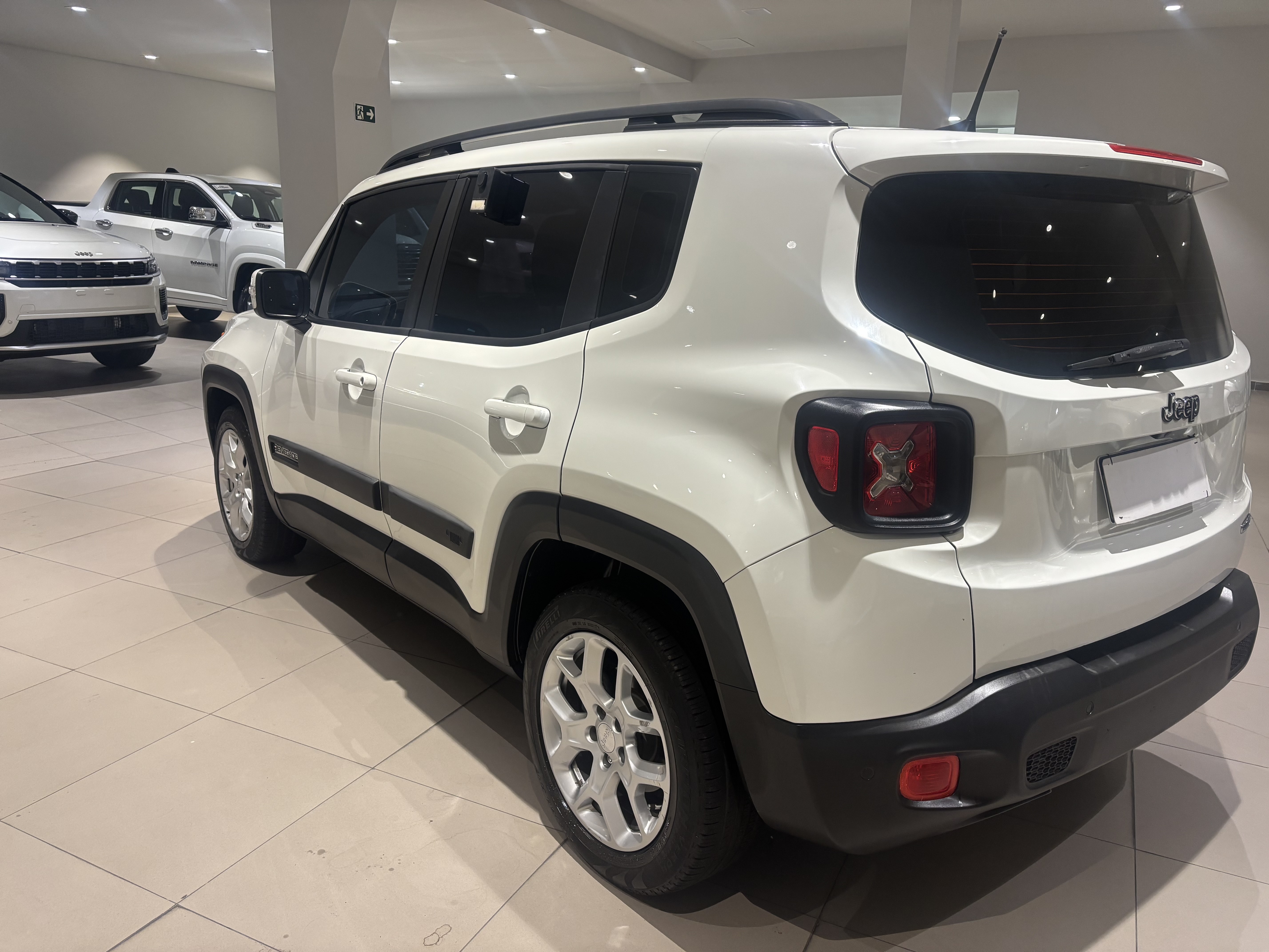 RENEGADE 1.8 16V FLEX LONGITUDE 4P AUTOMÁTICO5