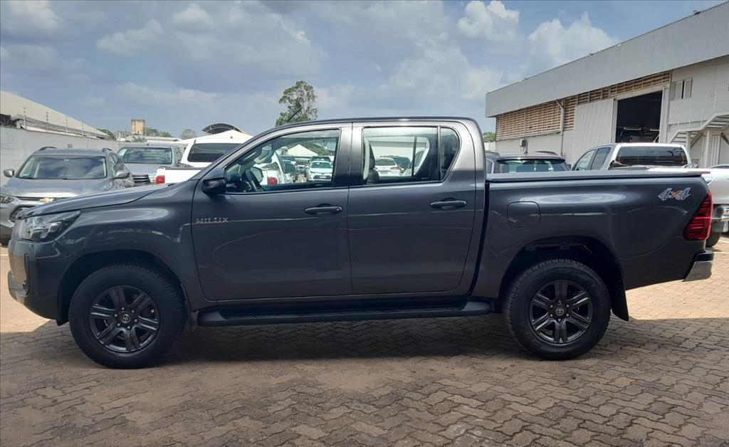 HILUX 2.8 D-4D TURBO DIESEL CD SR 4X4 AUTOMÁTICO5