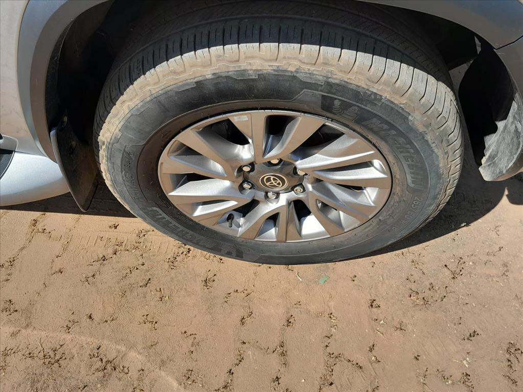 HILUX SW4 2.8 D-4D TURBO DIESEL SRX 7L 4X4 AUTOMÁTICO15