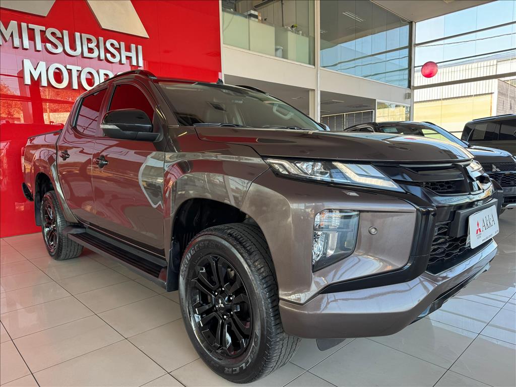 Mitsubishi-L200 TRITON-2.4 16V TURBO DIESEL SPORT HPE-S CD 4P 4X4 AUTOMÁTICO